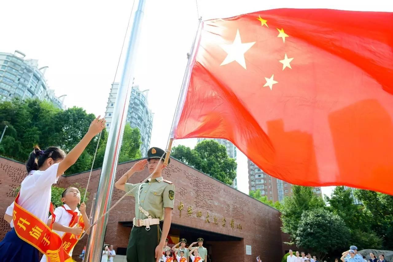 摆动小圆球